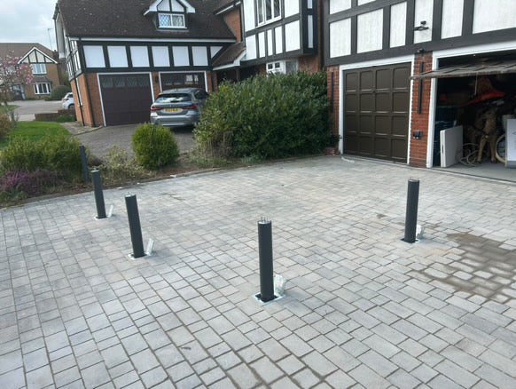 R14 (670) Lift Assisted Telescopic Security Post