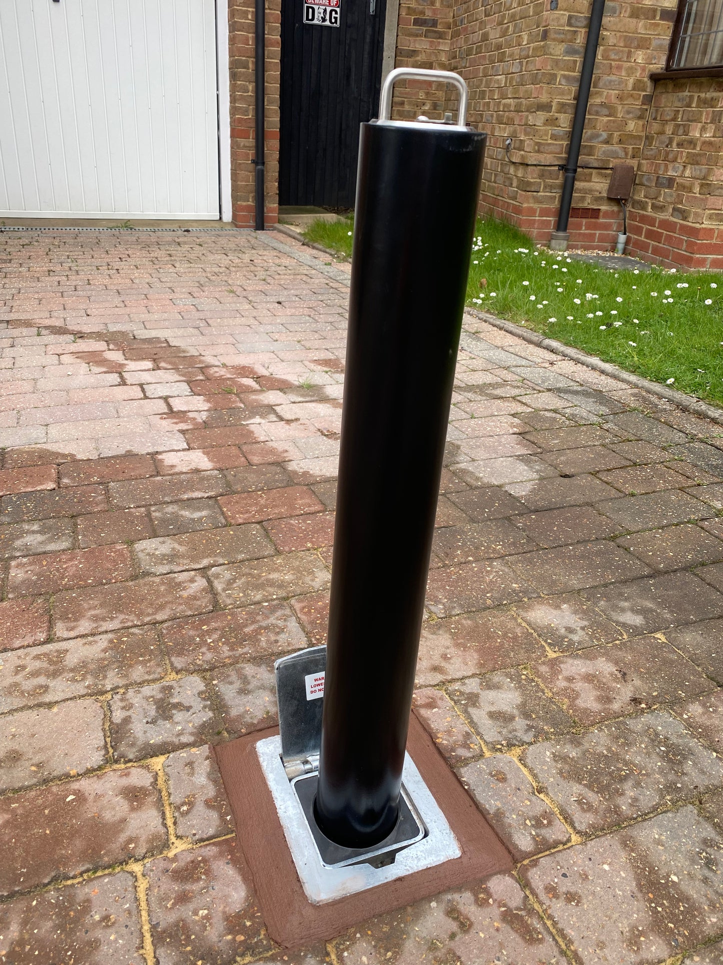 R5 Manual Telescopic Security Post