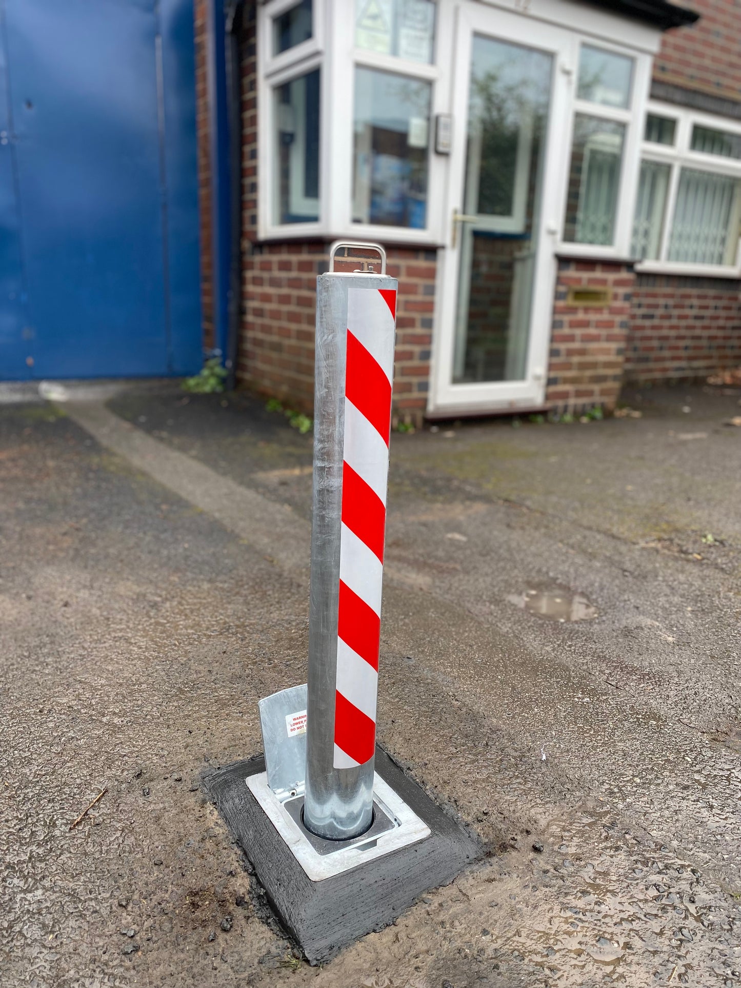 R5 Galvanised chevron Round Telescopic Security Post