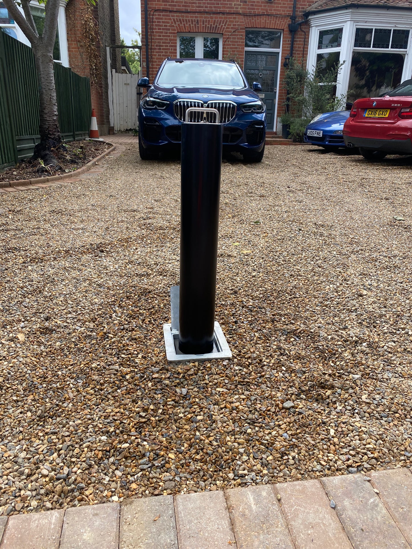 R14 (670) Lift Assisted Telescopic Security Post